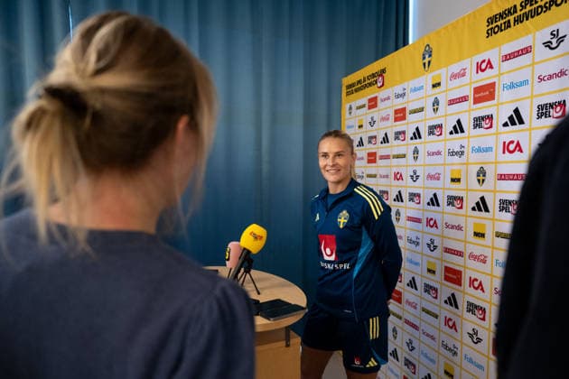 261007 Amanda NildÃ n of the Swedish women s national football team in the mixed zone a training session on October 7, 2026 in Stockholm. Photo: Emma Wallskog BILDBYRAN kod EW EW0716 fotboll football soccer fotball vm-kval kval fifa womens world cup qualifier qualifier träning practice training sverige sweden dam bbeng Copyright: EMMAxWALLSKOG BB261007EW063