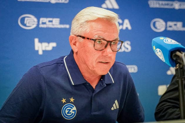 Schweiz, Zürich: Fussball - Grasshopper Club Zürich Vorstellung von Cheftrainer Olaf Janßen Pressekonferenz (Zürich) - Mimik, Gesichtsausdruck, Emotion, Pressekonferenz, Medien Copyright: xJOERANxSTEINSIEKx