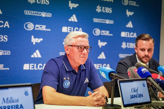 Schweiz, Zürich: Fussball - Grasshopper Club Zürich Vorstellung von Cheftrainer Olaf Janßen Pressekonferenz (Zürich) - Mimik, Gesichtsausdruck, Emotion, Pressekonferenz, Medien Copyright: xJOERANxSTEINSIEKx