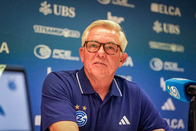 Schweiz, Zürich: Fussball - Grasshopper Club Zürich Vorstellung von Cheftrainer Olaf Janßen Pressekonferenz (Zürich) - Mimik, Gesichtsausdruck, Emotion, Pressekonferenz, Medien Copyright: xJOERANxSTEINSIEKx