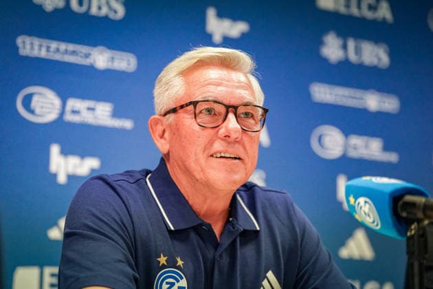 Schweiz, Zürich: Fussball - Grasshopper Club Zürich Vorstellung von Cheftrainer Olaf Janßen Pressekonferenz (Zürich) - Mimik, Gesichtsausdruck, Emotion, Pressekonferenz, Medien Copyright: xJOERANxSTEINSIEKx