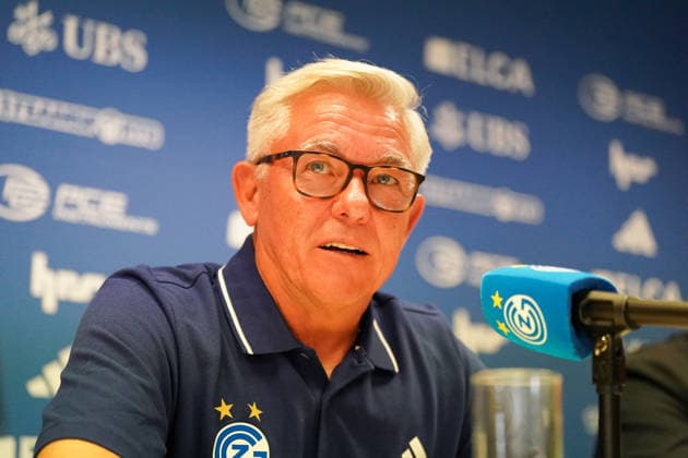 Schweiz, Zürich: Fussball - Grasshopper Club Zürich Vorstellung von Cheftrainer Olaf Janßen Pressekonferenz (Zürich) - Mimik, Gesichtsausdruck, Emotion, Pressekonferenz, Medien Copyright: xJOERANxSTEINSIEKx