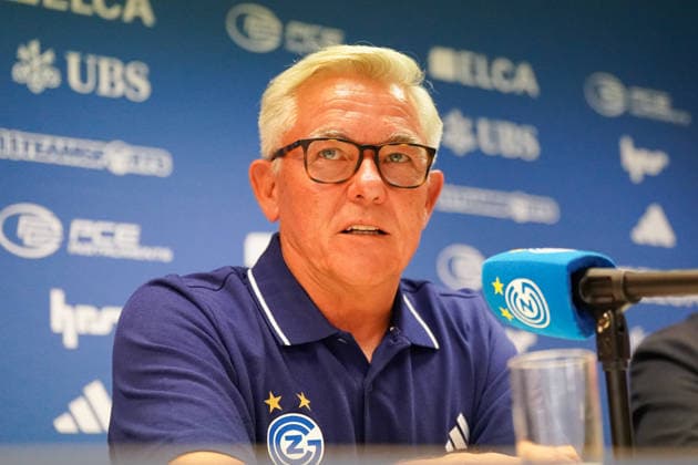 Schweiz, Zürich: Fussball - Grasshopper Club Zürich Vorstellung von Cheftrainer Olaf Janßen Pressekonferenz (Zürich) - Mimik, Gesichtsausdruck, Emotion, Pressekonferenz, Medien Copyright: xJOERANxSTEINSIEKx
