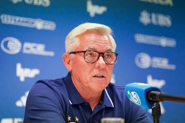 Schweiz, Zürich: Fussball - Grasshopper Club Zürich Vorstellung von Cheftrainer Olaf Janßen Pressekonferenz (Zürich) - Mimik, Gesichtsausdruck, Emotion, Pressekonferenz, Medien Copyright: xJOERANxSTEINSIEKx