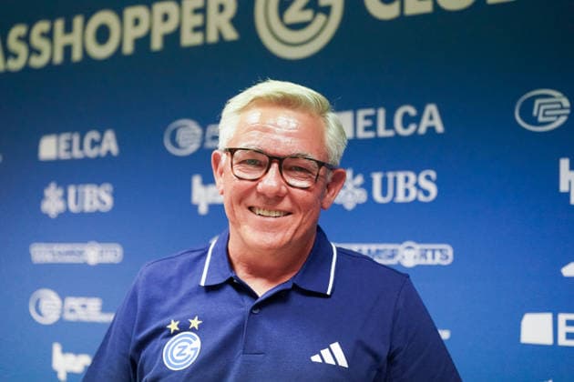 Schweiz, Zürich: Fussball - Grasshopper Club Zürich Vorstellung von Cheftrainer Olaf Janßen Pressekonferenz (Zürich) - Mimik, Gesichtsausdruck, Emotion, Pressekonferenz, Medien, Portraitfoto, Portrait, Einzelaufnahme, Porträt Copyright: xJOERANxSTEINSIEKx