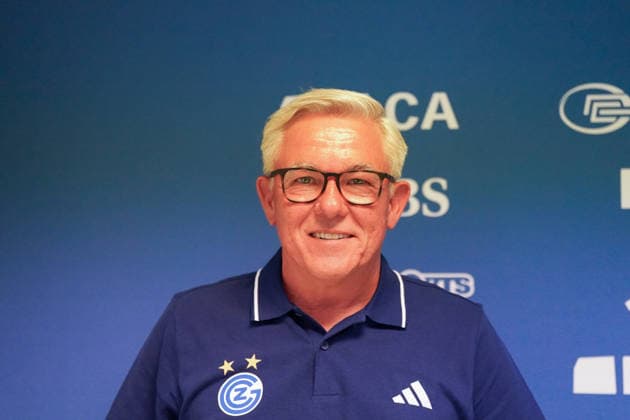 Schweiz, Zürich: Fussball - Grasshopper Club Zürich Vorstellung von Cheftrainer Olaf Janßen Pressekonferenz (Zürich) - Mimik, Gesichtsausdruck, Emotion, Pressekonferenz, Medien, Portraitfoto, Portrait, Einzelaufnahme, Porträt Copyright: xJOERANxSTEINSIEKx