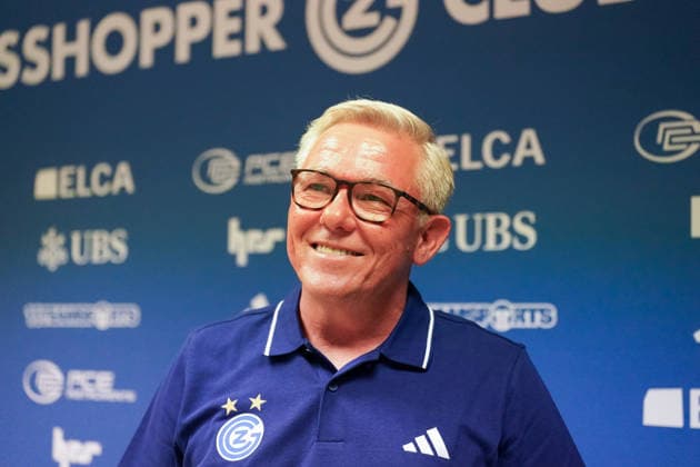 Schweiz, Zürich: Fussball - Grasshopper Club Zürich Vorstellung von Cheftrainer Olaf Janßen Pressekonferenz (Zürich) - Mimik, Gesichtsausdruck, Emotion, Pressekonferenz, Medien, Portraitfoto, Portrait, Einzelaufnahme, Porträt Copyright: xJOERANxSTEINSIEKx