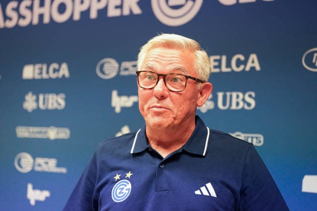 Schweiz, Zürich: Fussball - Grasshopper Club Zürich Vorstellung von Cheftrainer Olaf Janßen Pressekonferenz (Zürich) - Mimik, Gesichtsausdruck, Emotion, Pressekonferenz, Medien, Portraitfoto, Portrait, Einzelaufnahme, Porträt Copyright: xJOERANxSTEINSIEKx