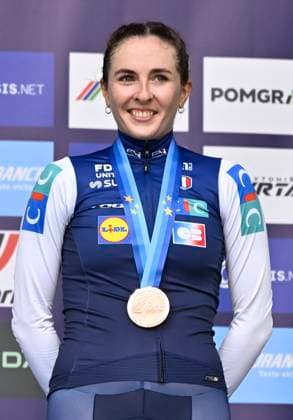 UEC 2026 Road European Championships Ljubljana 07 10 2026 SENCUR, SLOVENIA - OCTOBER 07 : bronze medal Berthet Juliette (FRA) pictured during the podium ceremony of the Women Elite Individual Time Trial at the 2026 UEC Road European Championships. An UCI Continental Championships time trial cycling race with start and finish in Sencur on October 7, 2026 in Sencur, Slovenia, 07 10 2026 Sencur Slovenia  Copyright: xJanxDexMeuleneirx
