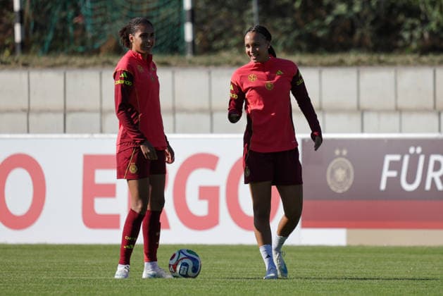 07.10.2026, xgrfx, Fussball DFB Medientermine, Deutsche Frauennationalmannschaft - Training v.l. Cora Zicai, Lisa Baum (Deutsche Frauennationalmannschaft) Eppelheim
