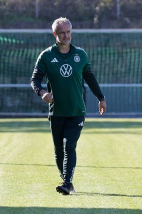 07.10.2026, xgrfx, Fussball DFB Medientermine, Deutsche Frauennationalmannschaft - Training v.l. Christian Wück (Deutsche Frauennationalmannschaft) Eppelheim