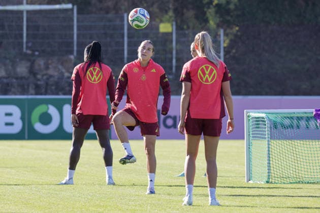 07.10.2026, xgrfx, Fussball DFB Medientermine, Deutsche Frauennationalmannschaft - Training v.l. Carlotta Wamser (Deutsche Frauennationalmannschaft) Eppelheim