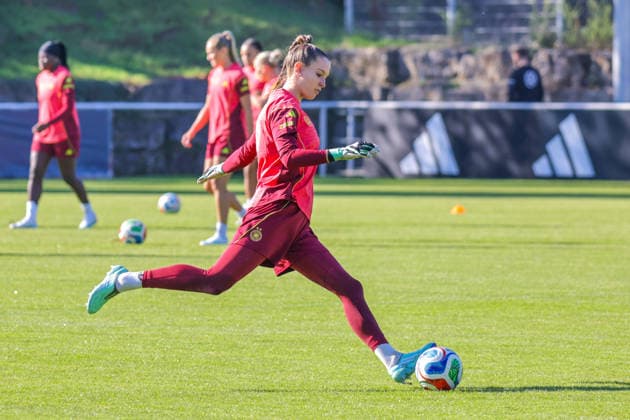 07.10.2026, xgrfx, Fussball DFB Medientermine, Deutsche Frauennationalmannschaft - Training v.l. Ena Mahmutovic (Deutsche Frauennationalmannschaft) Eppelheim