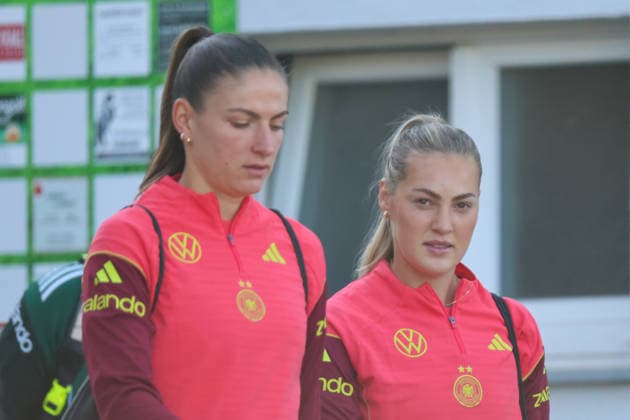 Eppelheim, Deutschland: 07.10.2026 - Deutsche Fußballnationalmannschaft der Frauen - Training - Testspiel Deutschland vs. Australien Im Bild: v.li. Melissa Kössler Koessler (Deutschland) und Marie Müller Mueller (Deutschland) Copyright: HMBxMedia MadeleinexFantini