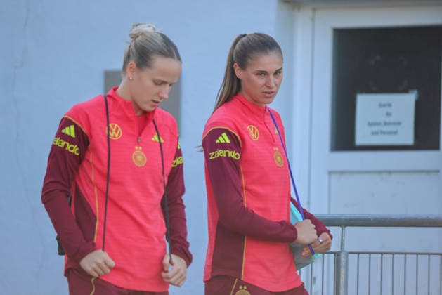 Eppelheim, Deutschland: 07.10.2026 - Deutsche Fußballnationalmannschaft der Frauen - Training - Testspiel Deutschland vs. Australien Im Bild: v.li. Franziska Kett (Deutschland) und Jule Brand (Deutschland) Copyright: HMBxMedia MadeleinexFantini