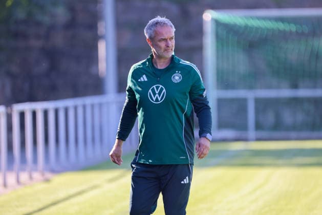 Eppelheim, Deutschland: 07.10.2026 - Deutsche Fußballnationalmannschaft der Frauen - Training - Testspiel Deutschland vs. Australien Im Bild: Bundestrainer Christian Wück Wueck (Deutschland) Copyright: HMBxMedia MadeleinexFantini