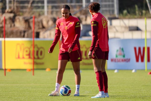 Eppelheim, Deutschland: 07.10.2026 - Deutsche Fußballnationalmannschaft der Frauen - Training - Testspiel Deutschland vs. Australien Im Bild: v.li. Lisa Baum (Deutschland) und Cora Zicai (Deutschland) Copyright: HMBxMedia MadeleinexFantini