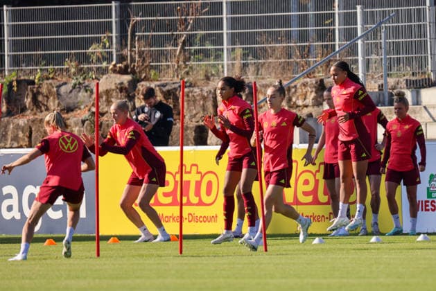 Eppelheim, Deutschland: 07.10.2026 - Deutsche Fußballnationalmannschaft der Frauen - Training - Testspiel Deutschland vs. Australien Im Bild: Die Spielerinnen der deutschen Fußballnationalmannschaft der Frauen beim Training Copyright: HMBxMedia MadeleinexFantini
