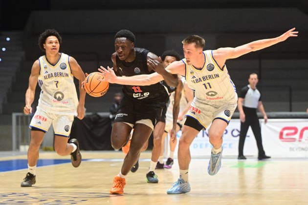 Men s basketball Champions League, group G, 1st round, match Slavia Praha NBK and Alba Berlin in Pardubice, Czech Republic, October 7, 2026. From left Jack Kayil of Alba Berlin, Nana Owusu-Anane of Slavia, Joe Wieskamp of Alba. (CTKxPhoto JosefxVostarek) CTKPhotoP2026100707575  CTKPhotoP2026100707575