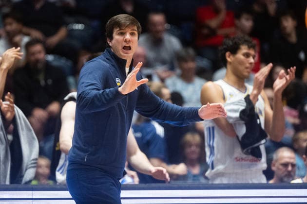 Men s basketball Champions League, group G, 1st round, match Slavia Praha NBK and Alba Berlin in Pardubice, Czech Republic, October 7, 2026. Coach of Alba Berlin Pedro Calles. (CTKxPhoto JosefxVostarek) CTKPhotoP2026100707862  CTKPhotoP2026100707862