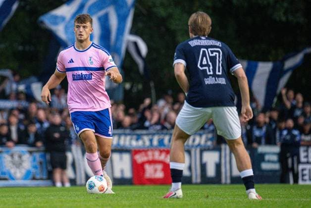 Niederrheinpokal SV Blau-Weiß Dingden - MSV Duisburg ** NUR FÜR REDAKTIONELLE ZWECKE ** EDITORIAL USE ONLY **<p>Fußball Niederrheinpokal SV Blau-Weiß Dingden - MSV Duisburg am 07.10.26 am Sportplatz am Höingsweg in Hamminkeln Ben Schlicke ( Duisburg ) Duisburg Copyright: JakobxKlos