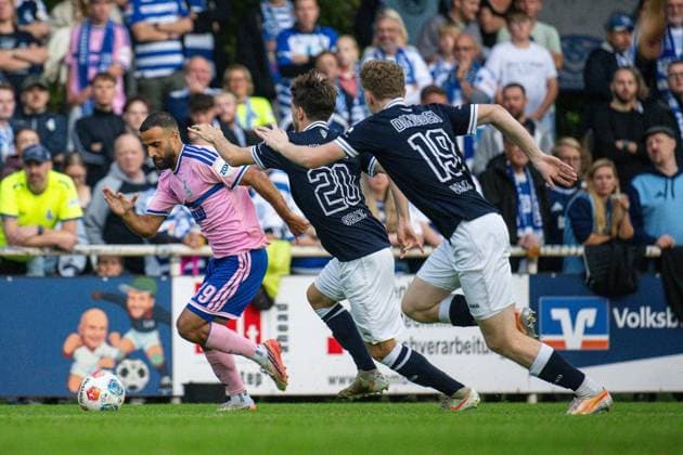 Niederrheinpokal SV Blau-Weiß Dingden - MSV Duisburg ** NUR FÜR REDAKTIONELLE ZWECKE ** EDITORIAL USE ONLY **<p>Fußball Niederrheinpokal SV Blau-Weiß Dingden - MSV Duisburg am 07.10.26 am Sportplatz am Höingsweg in Hamminkeln Ramien Safi ( Duisburg ) Duisburg Copyright: JakobxKlos