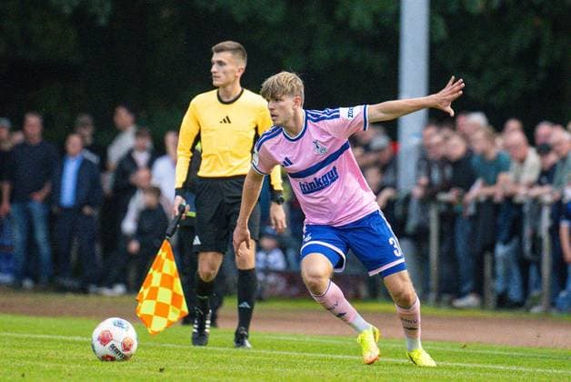 Niederrheinpokal SV Blau-Weiß Dingden - MSV Duisburg ** NUR FÜR REDAKTIONELLE ZWECKE ** EDITORIAL USE ONLY **<p>Fußball Niederrheinpokal SV Blau-Weiß Dingden - MSV Duisburg am 07.10.26 am Sportplatz am Höingsweg in Hamminkeln Frederik Christensen ( Duisburg ) Duisburg Copyright: JakobxKlos