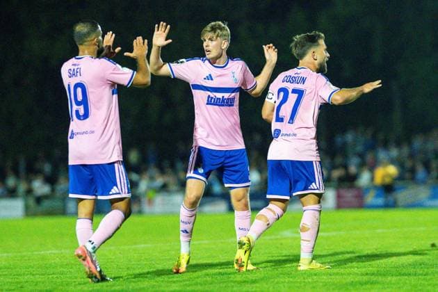 Niederrheinpokal SV Blau-Weiß Dingden - MSV Duisburg ** NUR FÜR REDAKTIONELLE ZWECKE ** EDITORIAL USE ONLY **<p>Fußball Niederrheinpokal SV Blau-Weiß Dingden - MSV Duisburg am 07.10.26 am Sportplatz am Höingsweg in Hamminkeln Torjubel zum 1:2 durch Can Coskun( Duisburg ) Duisburg Copyright: JakobxKlos