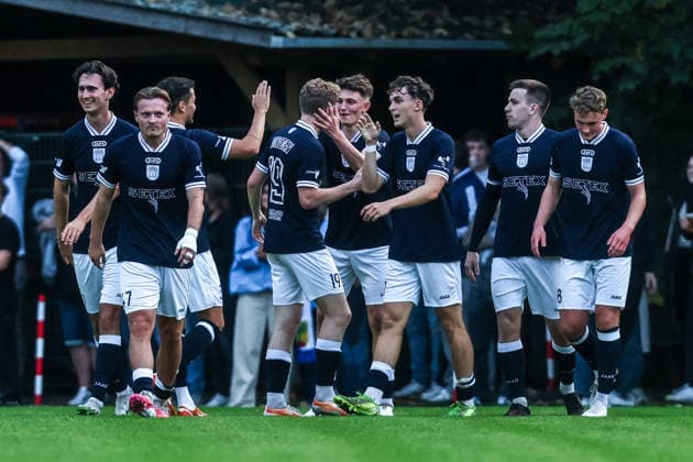 Fussball, FVN Niederreinpokal Saison 2026 2027 Achtelfinale SV Blau-Weiß Dingden - MSV Duisburg 07.10.2026, Sportplatz Dingden Torjubel BW Dingden nach dem Tor zum 1-0 durch Fabrice Kempe (BW Dingden, 37) die Spieler freuen sich Hamminkeln-Dingden Sportplatz Dingden Nordrhein-Westfalen Deutschland