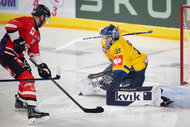 CHL; Kölner Haie - Herning Blue Fox; Köln, 07.10.2026 Marcel Noebels (Kölner Haie, Sturm, 92); Janis Fecers (Herning Blue Fox, Torwart, 35); CHL; Kölner Haie - Herning Blue Fox am 07.10.2026 in der Lanxessarena in Köln (Deutschland). Copyright: xBEAUTIFULxSPORTS AndreasxDickx