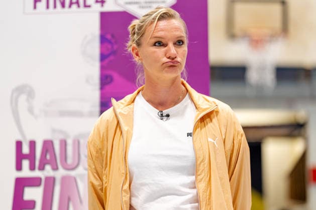 Dortmund, 07.10.2026, Handball, Damen, Alsco Handball Bundesliga Frauen, 5. Spieltag , BVB Borussia Dortmund - Buxtehuder SV Alexandra Popp während der Auslosung des Viertelfinales des DHB Pokal der Frauen Dortmund Sporthalle Wellinghofen NRW Germany