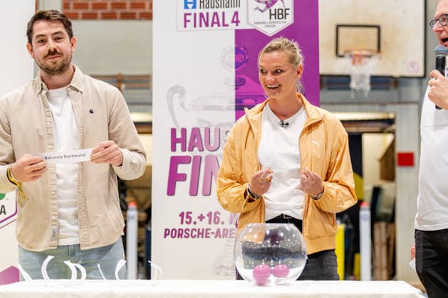 Dortmund, 07.10.2026, Handball, Damen, Alsco Handball Bundesliga Frauen, 5. Spieltag , BVB Borussia Dortmund - Buxtehuder SV Alexandra Popp während der Auslosung des Viertelfinales des DHB Pokal der Frauen Dortmund Sporthalle Wellinghofen NRW Germany