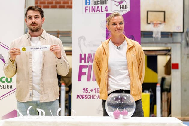 Dortmund, 07.10.2026, Handball, Damen, Alsco Handball Bundesliga Frauen, 5. Spieltag , BVB Borussia Dortmund - Buxtehuder SV Alexandra Popp während der Auslosung des Viertelfinales des DHB Pokal der Frauen Dortmund Sporthalle Wellinghofen NRW Germany