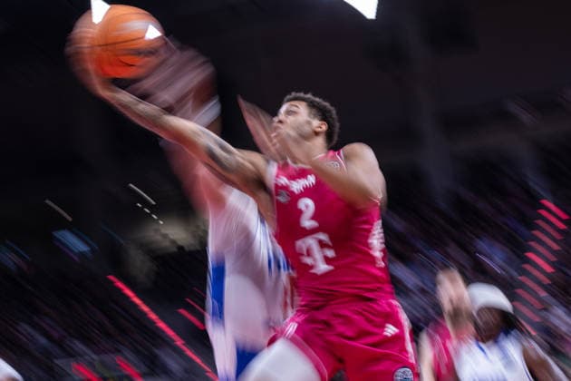 Basketball Champions League, Telekom Baskets Bonn vs. FC Porto, 7.10.2026 Alijah Comithier (Telekom Baskets Bonn 2) geht zum Korb hoch -- Basketball Champions League, Telekom Baskets Bonn vs. FC Porto, 7.10.2026, Telekom Dome, Bonn Copyright: xBEAUTIFULxSPORTS Derixx