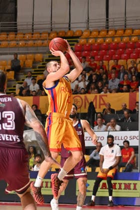 IPA89407433 - Erik Stevenson of BC Roma shoots the ball during the BKT EuroCup Round 2 game between BC Roma and Lietkebalis at the Palazzetto dello on the 7th of 2026 in Rome, Italy.  Copyright: xRobertoxBettacchi IPAxSportx xx IPA89407433