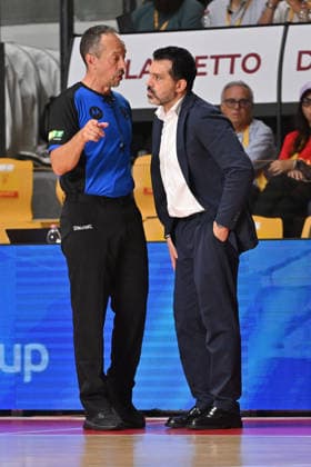 IPA89407783 - The referee spoke with Alessandro Magro, head coach of BC Roma, during the BKT EuroCup Round 2 match between BC Roma and Lietkebalis at the Palazzetto dello on July 7, 2026, in Rome, Italy.  Copyright: xRobertoxBettacchi IPAxSportx xx IPA89407783
