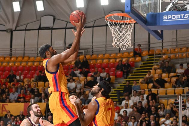 IPA89407787 - Paul Watson of BC Roma grabs a rebound during the BKT EuroCup Round 2 game between BC Roma and Lietkebalis at the Palazzetto dello on the 7th of 2026 in Rome, Italy.  Copyright: xRobertoxBettacchi IPAxSportx xx IPA89407787