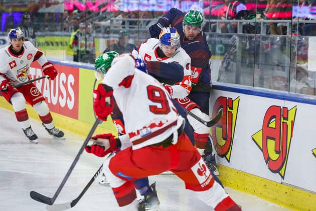 Ice hockey, Eishockey - CHL, EC RBS vs Berlin SALZBURG,AUSTRIA,07.OCT.26 - ICE HOCKEY - CHL, Champions Hockey League, group stage, EC Red Bull Salzburg vs Eisbaeren Berlin. Image shows Mathias Boehm (EC RBS) and Gabriel Fontaine (Berlin).  GEPAxpictures xDavidxGeieregger