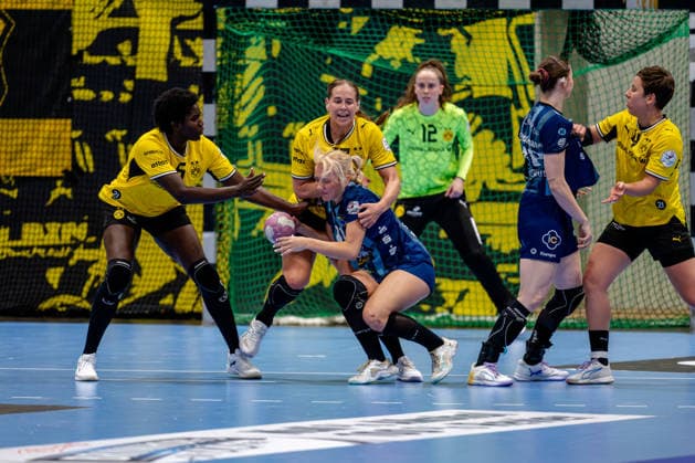 Dortmund, 07.10.2026, Handball, Damen, Alsco Handball Bundesliga Frauen, 5. Spieltag , BVB Borussia Dortmund - Buxtehuder SV Guro Nestaker (BVB, 33) im Zweikampf mit Ruslana Litvinov (Buxtehuder SV, 81) Dortmund Sporthalle Wellinghofen NRW Germany