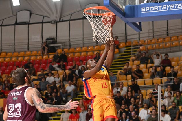 IPA89407793 - Giannis Odzebe of BC Roma grabs a rebound during the BKT EuroCup Round 2 game between BC Roma and Lietkebalis at the Palazzetto dello on the 7th, 2026, in Rome, Italy.  Copyright: xRobertoxBettacchi IPAxSportx xx IPA89407793