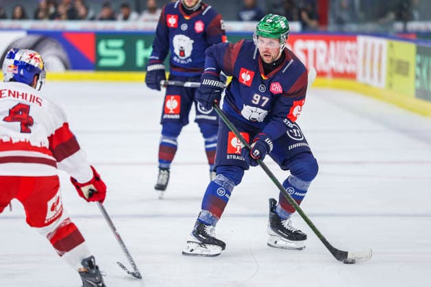 Ice hockey, Eishockey - CHL, EC RBS vs Berlin SALZBURG,AUSTRIA,07.OCT.26 - ICE HOCKEY - CHL, Champions Hockey League, group stage, EC Red Bull Salzburg vs Eisbaeren Berlin. Image shows Gabriel Fontaine (Berlin).  GEPAxpictures xDavidxGeieregger
