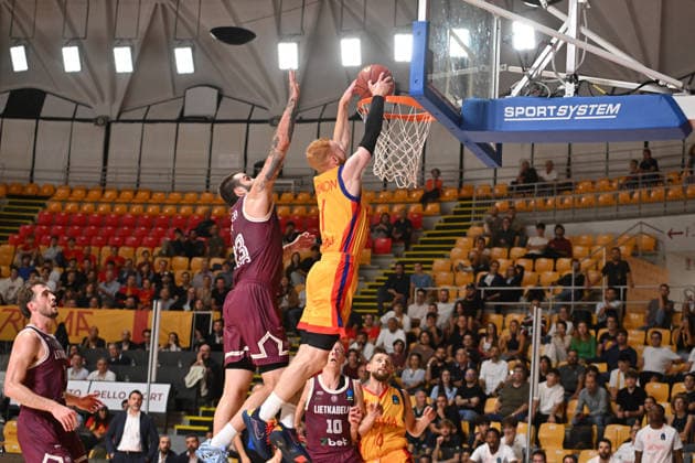 BASKETBALL - EuroCup - Roma Basketball vs. Lietkabelis Panevezys Photo by IPA ABACAPRESS.COM89407435 - Niccolo Mannion of BC Roma shoots the ball during the BKT EuroCup Round 2 game between BC Roma and Lietkebalis at the Palazzetto dello on the 7th of 2026 in Rome, Italy. Rome Italy  Copyright: xIPAxSport ABACAx