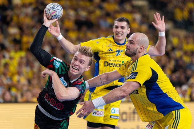 KIELCE, POLAND - OCTOBER 7: Gisli Thorgeir Kristjansson Artsem Karalek during the EHF Champions League Group F match between Industria Kielce nad SC Magdeburg at Hala Legionow on October 2, 2026 in Kielce, Poland --- Pilka reczna. EHF Liga Mistrzow. Industria Kielce - SC Magdeburg. (Photo by Igor Jakubowski Arena Akcji) NEWSPIX.PL --- newspix.pl 