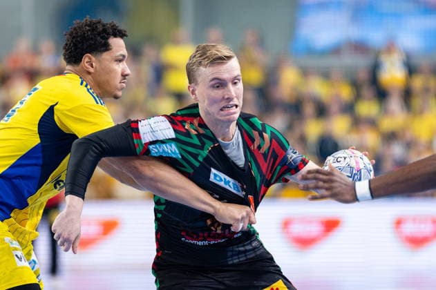 KIELCE, POLAND - OCTOBER 7: Gisli Thorgeir Kristjansson and Theo Monar during the EHF Champions League Group F match between Industria Kielce nad SC Magdeburg at Hala Legionow on October 2, 2026 in Kielce, Poland --- Pilka reczna. EHF Liga Mistrzow. Industria Kielce - SC Magdeburg. (Photo by Igor Jakubowski Arena Akcji) NEWSPIX.PL --- newspix.pl 