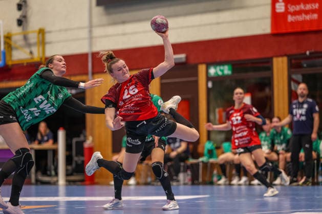 GER, Bensheim, HSG Bensheim Flames vs Vfl Oldenburg, Alsco Handball Bundesliga Frauen, Handball, DHB, Spielzeit 2026 2027, Weststadthalle Bensheim, 5. Spieltag im Bild v.l.: Cara Reuthal (Bensheim Flames Frauen 26) DFB DFL REGULATIONS PROHIBIT ANY USE OF PHOTOGRAPHS AS IMAGE SEQUENCES AND OR QUASI-VIDEO, 07.10.2026 Copyright: HMBxMedia HendrikxHamelau