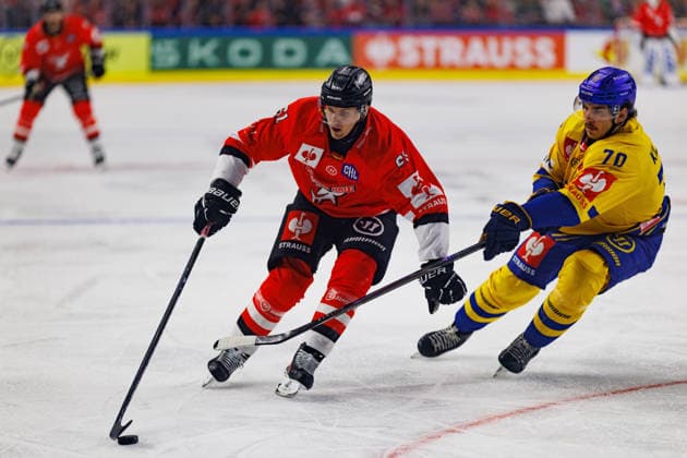 COLOGNE, GERMANY - 7 OCTOBER 2026: Image shows Markus Ljungh (Kölner Haie, 61) and Oliver Kiljunen (Herning Blue Fox, 70) during Champions Hockey League 2026 27 League Phase, Matchday 5: Kölner Haie vs Herning Blue Fox at LANXESS arena on 7 10 2026 in Cologne, Germany. Germany Copyright: xFröhlichxPascalx