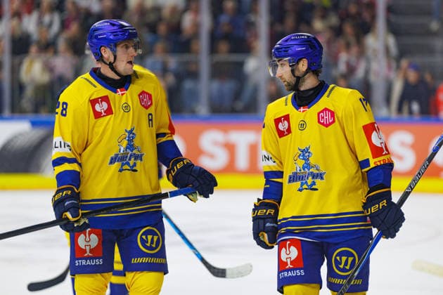 COLOGNE, GERMANY - 7 OCTOBER 2026: Image shows Emil Kristensen (Herning Blue Fox, 28) and Kevin O™Neil (Herning Blue Fox, 17) during Champions Hockey League 2026 27 League Phase, Matchday 5: Kölner Haie vs Herning Blue Fox at LANXESS arena on 7 10 2026 in Cologne, Germany. Germany Copyright: xFröhlichxPascalx