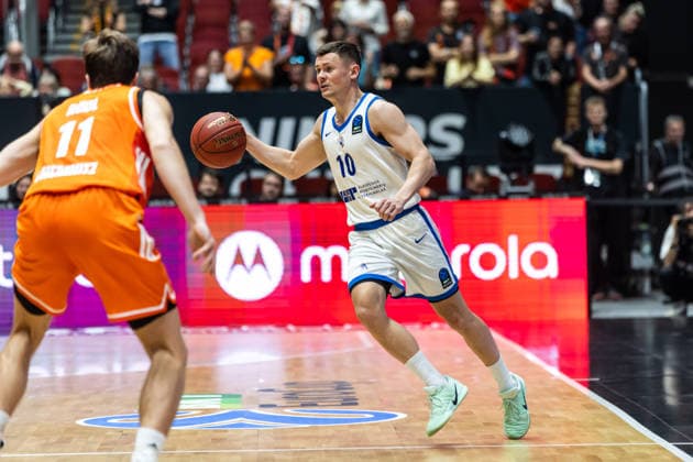 07.10.2026, GER, BKT Eurocup, Basketball, Chemnitz, Niners Chemnitz - Neptunas Klaipeda Elvar Fridriksson (Neptunas Klaipeda, 10), Elias Rödl (Niners Chemnitz, 11) Chemnitz Messe Chemnitz Sachsen Deutschland