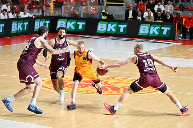 Foto IPP Cavaliere Emiliano Roma 07 10 2026 Pallacanestro Basket EuroCup 2026-2027. BC Basketball Club Roma - BC Lietkabelis. Nella foto Niccolo Mannion in azione tra tre avversari Italy Photo Press - World Copyright italy ITALY  Copyright: xR4924_italyphotopressx