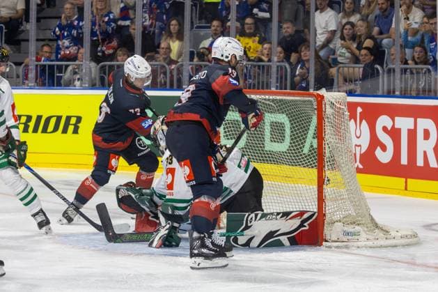 (Mannheim, Germany, 26 10 07) CHL (Champions Hockey League) 2026 27, Match day five: Adler Mannheim (Germany) vs. GKS Tychy (Poland) Luke Esposito (19, Mannheim) scores to make it 3 2 Mannheim Baden-Wurttemberg Germany Copyright: xUdoxHerrmannx
